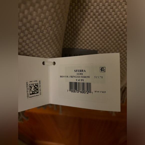 SFERRA
Bristol Throw - Picture 4 of 7